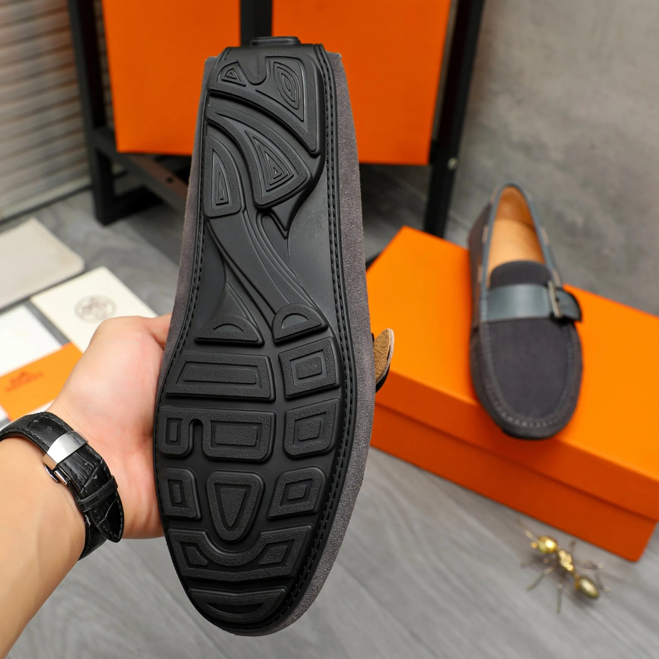 P380 Product trademark: HERMES "Hermes" casual slip-on men's shoes Regular size: 38-44 Product material: Selected frosted cowhide upper, pigskin lining, rubber outsole